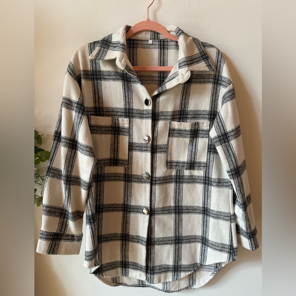 Womens Plaid Black and Off White Print Button Down flannel jacket Shacket Large